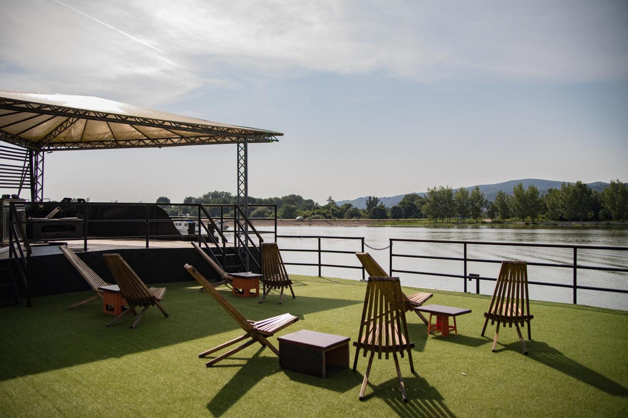 Boatel Copacabana Veliko Gradiste Exterior photo
